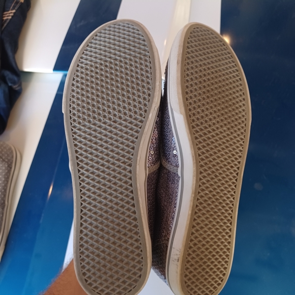 Retro vans off the wall - Picture 5 of 5